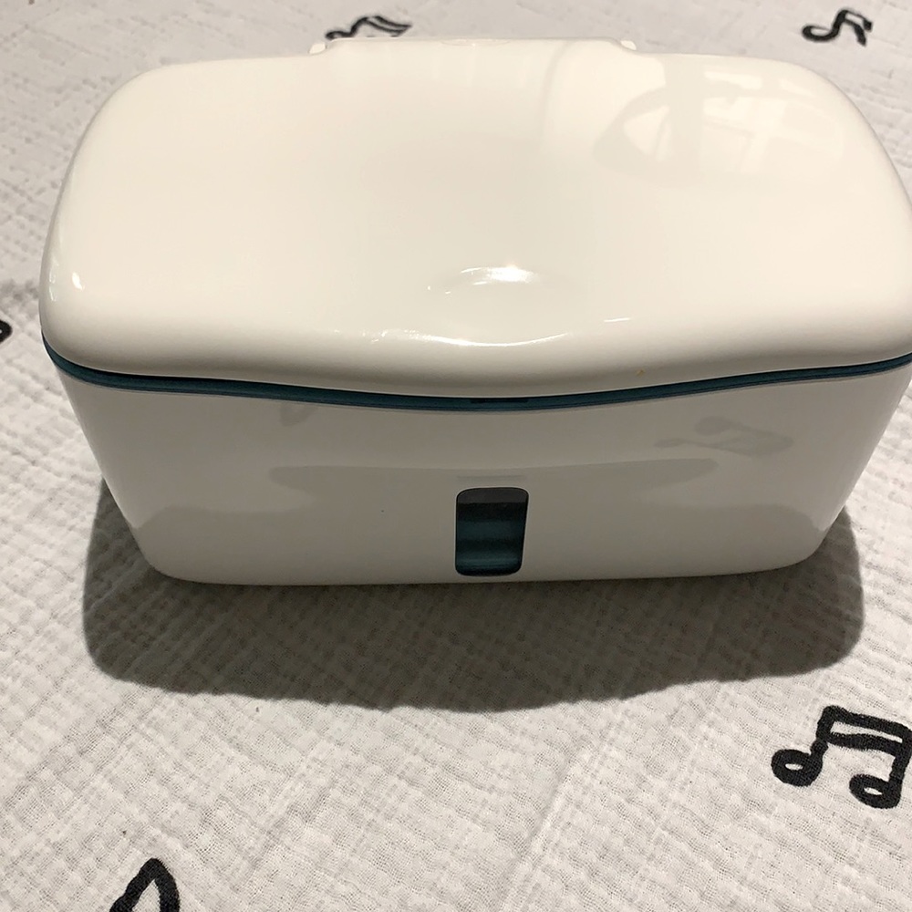 Oxo wipes dispenser